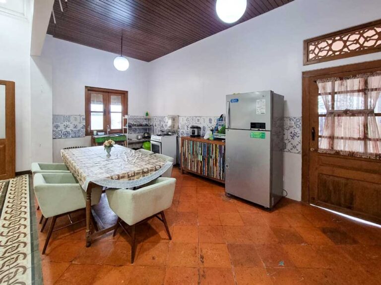 Villa Konsep Vintage di Batu