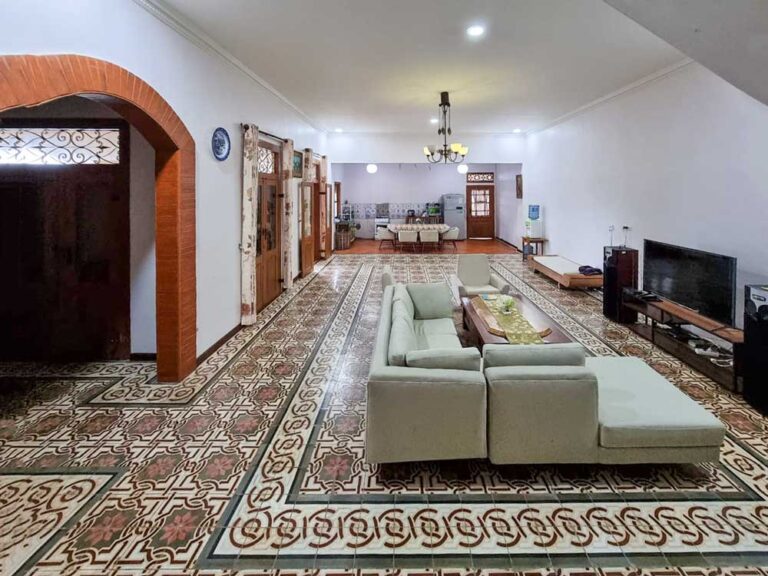 Villa Konsep Vintage di Batu