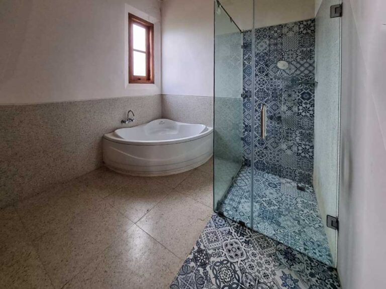 Villa Konsep Vintage di Batu