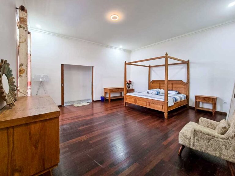 Villa Konsep Vintage di Batu