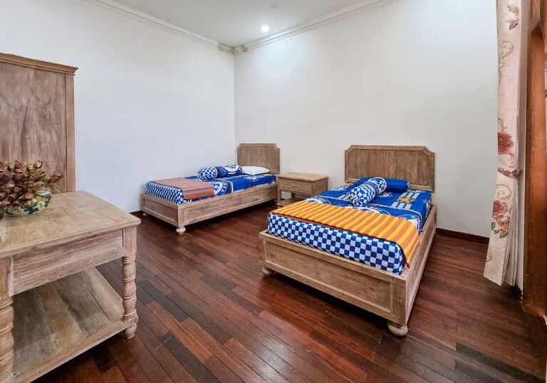 Villa Konsep Vintage di Batu