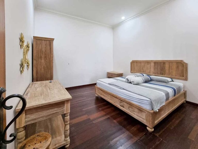 Villa Konsep Vintage di Batu