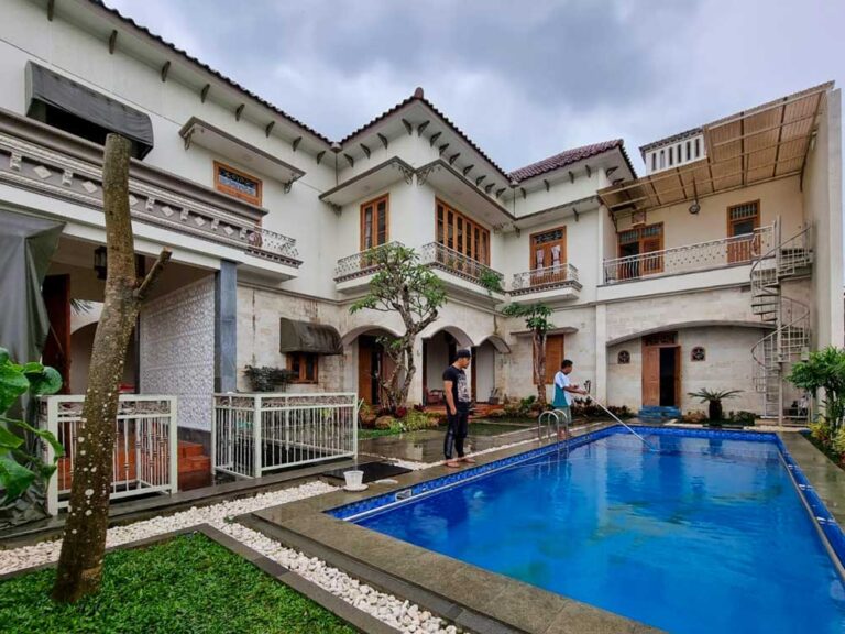 Villa Konsep Vintage di Batu