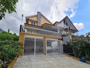 Villa 5 Kamar Tanpa Kolam di Batu