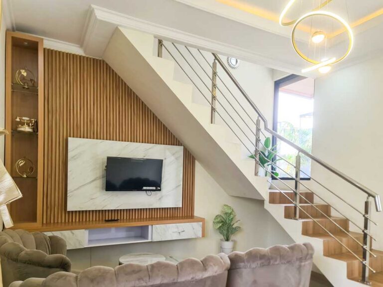 Villa 4 Kamar Minimalist Dekat BNS