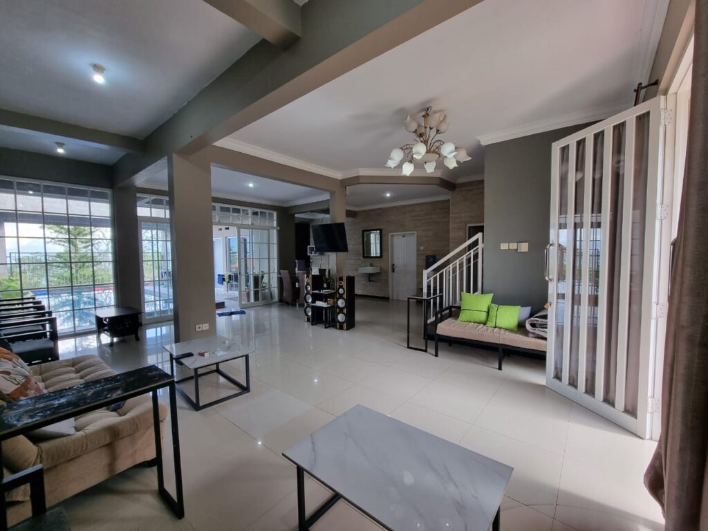 Villa 8 Kamar di Kota Batu