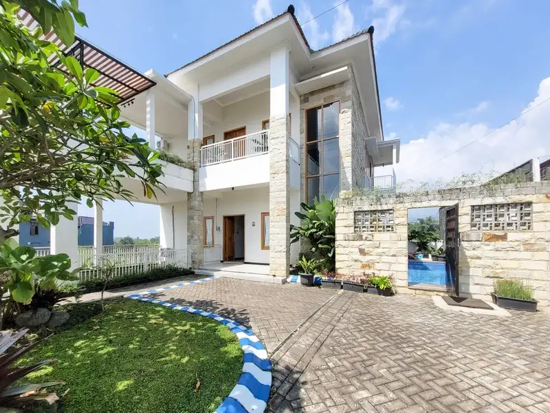 Pilihan Villa untuk Si Introvert di Batu, Anti-Ribet!