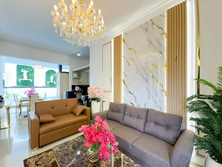 Villa 5 Kamar Murah dekat Museum Angkut, Villa Mommi